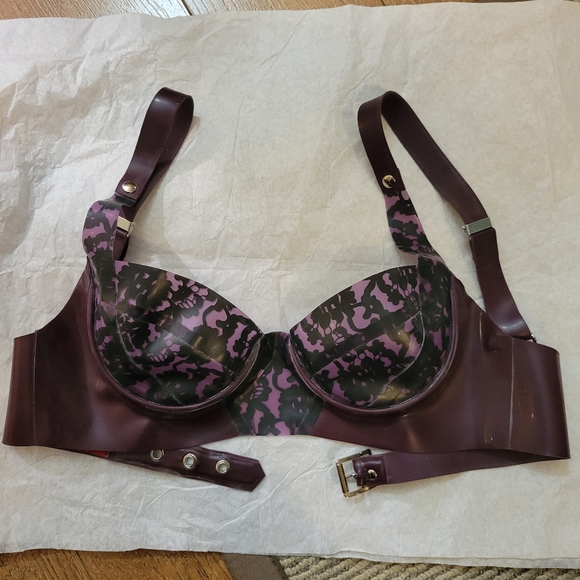 Westward Bound Bordelle-L'Amour Latex Set - Picture 4 of 16